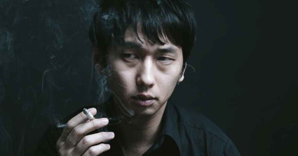 タバコを吸う人